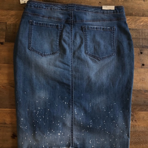 Pencil denim skirt - Picture 3 of 5